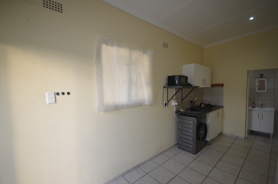 To Let 1 Bedroom Property for Rent in Beacon Bay Eastern Cape